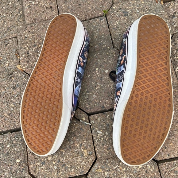 VANS Unisex Black Star Wars lace up sneakers. Size 9.5Men. Pre-owned. - Picture 5 of 8